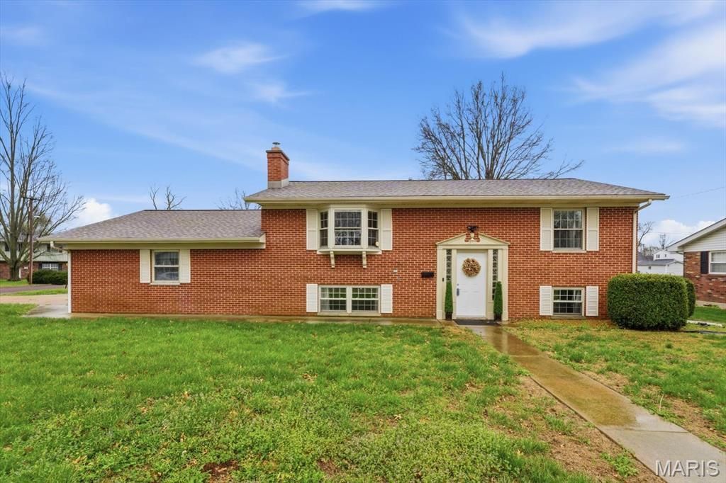 306 W Patterson Street Mascoutah, IL 62258