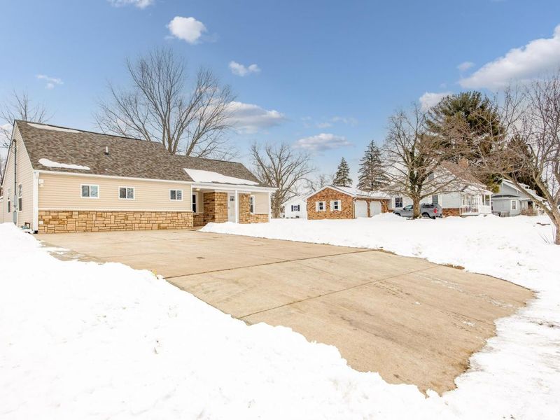 424 Hoopengarner Street, Wapakoneta, OH 45895 Photo 2