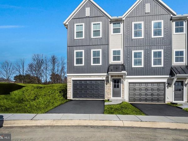 18 MORGAN CIRCLE, Unit 006-01, CARLISLE, PA 17013