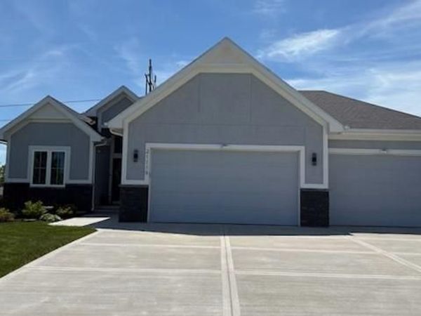 21119 W 188th Terrace, Spring Hill, KS 66083