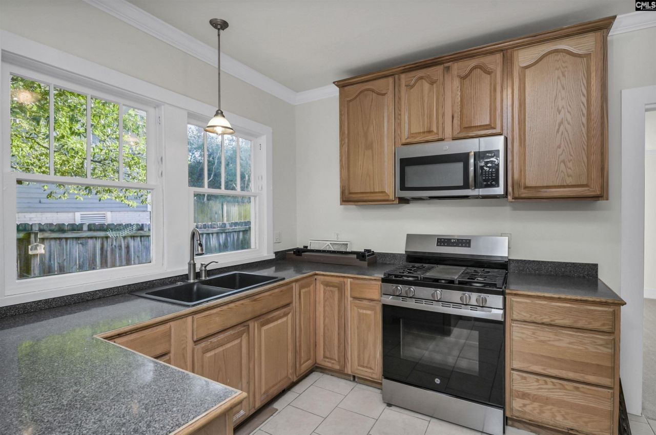 906 Beaufort Street Photo 16