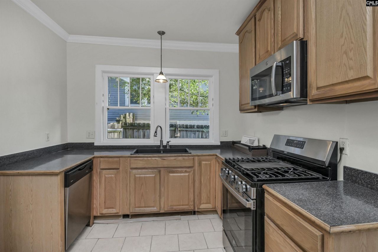 906 Beaufort Street Photo 17