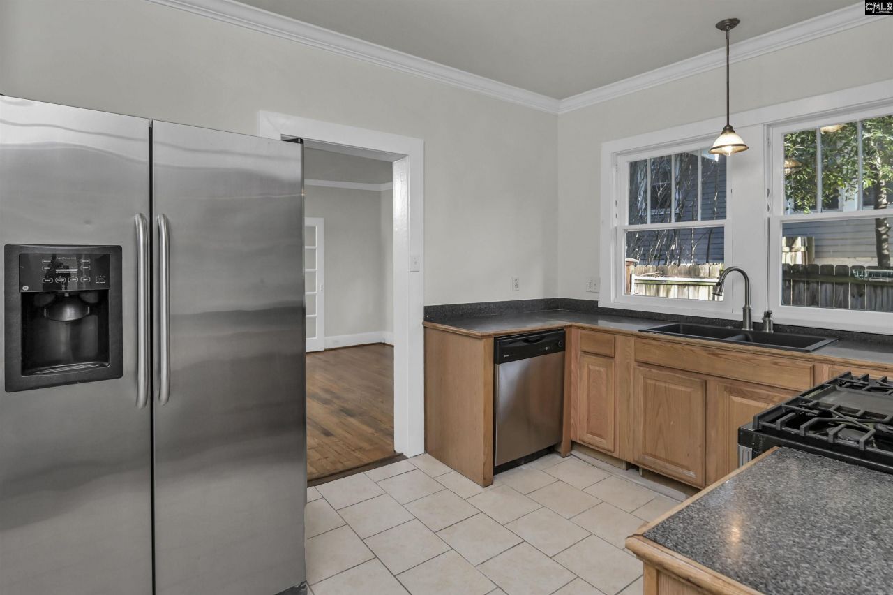 906 Beaufort Street Photo 20