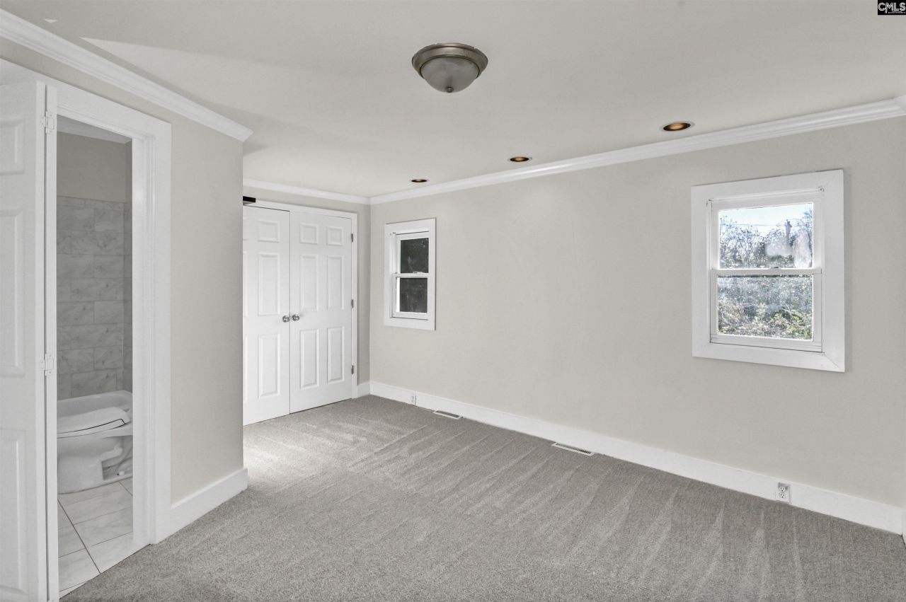 906 Beaufort Street Photo 25