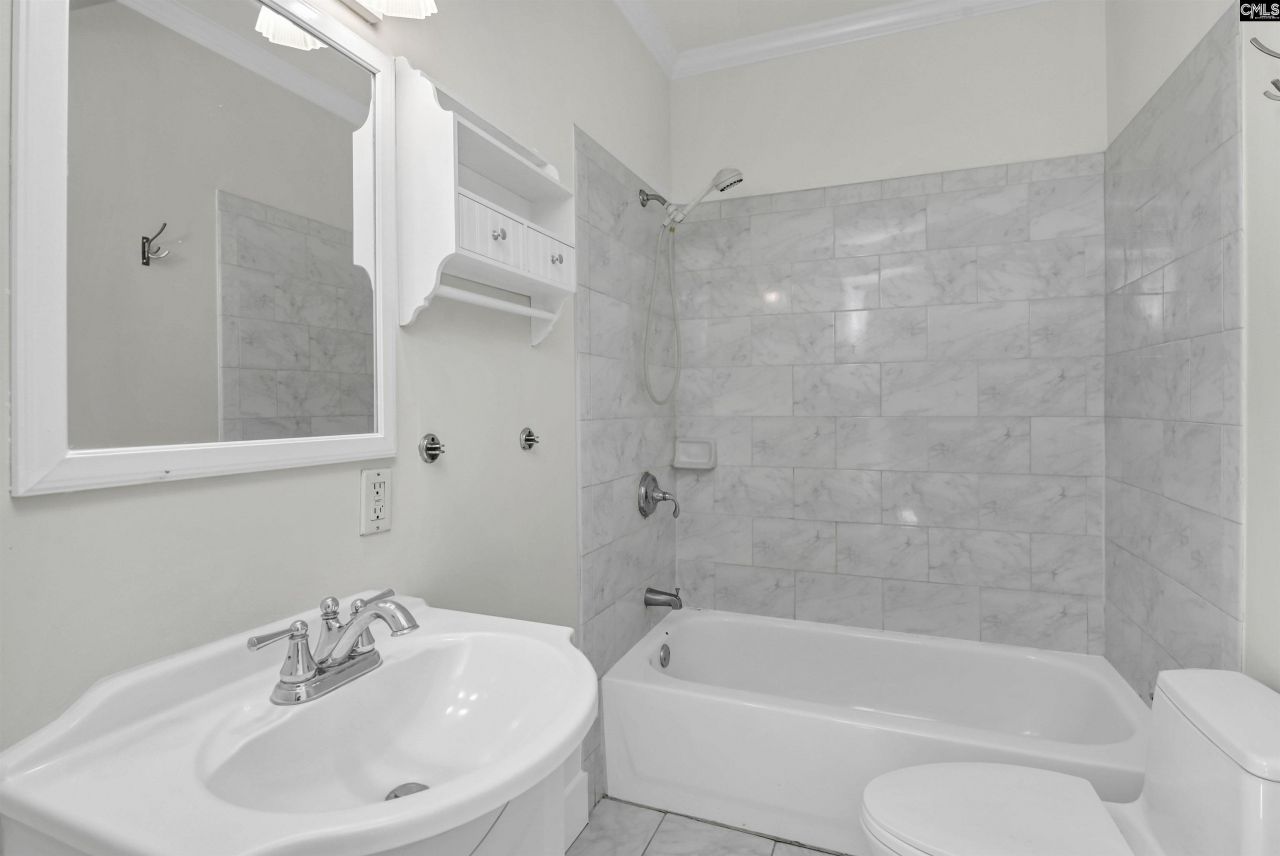 906 Beaufort Street Photo 28