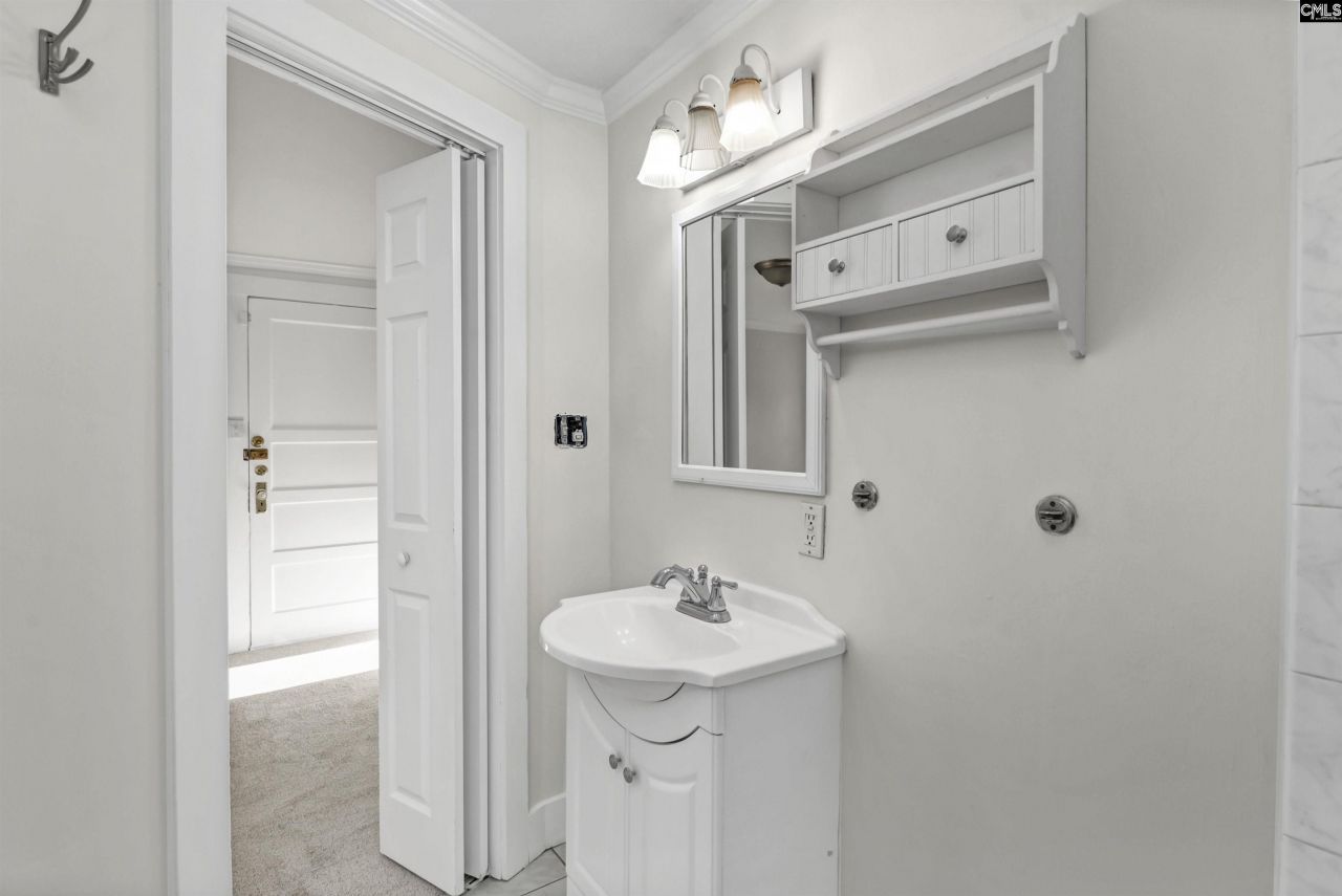 906 Beaufort Street Photo 29