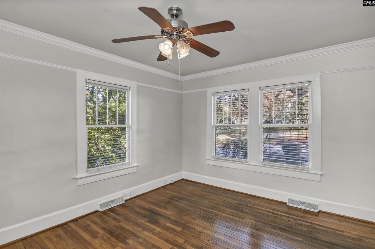 906 Beaufort Street Photo 33