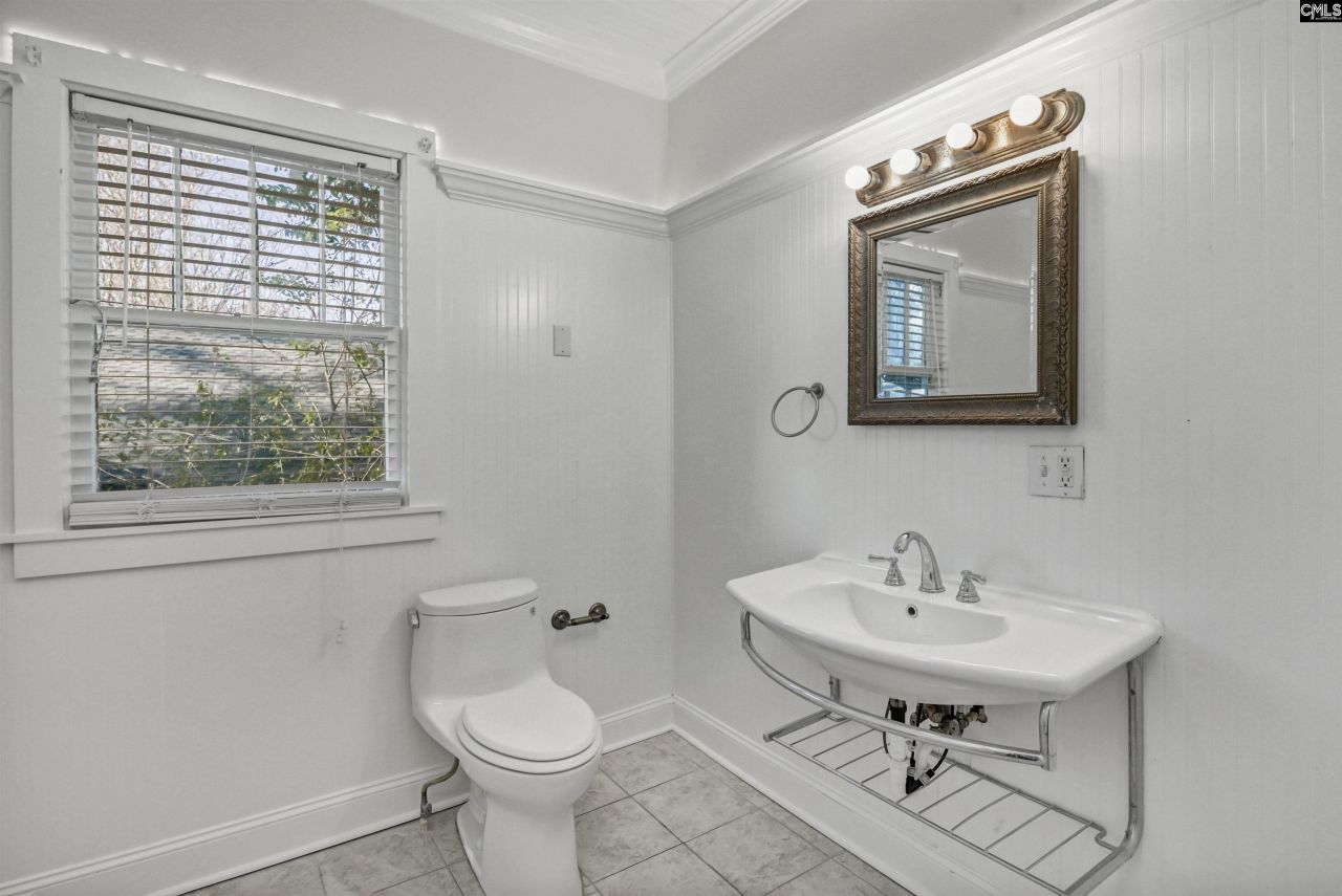 906 Beaufort Street Photo 37