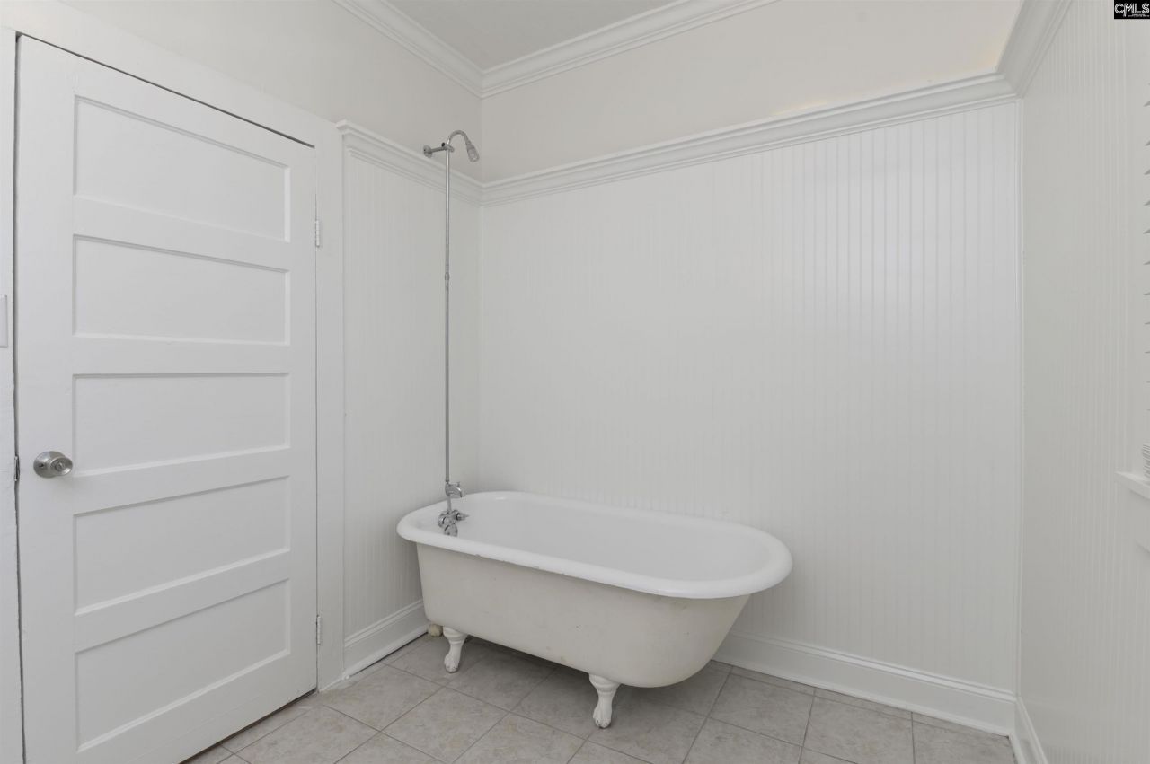 906 Beaufort Street Photo 39