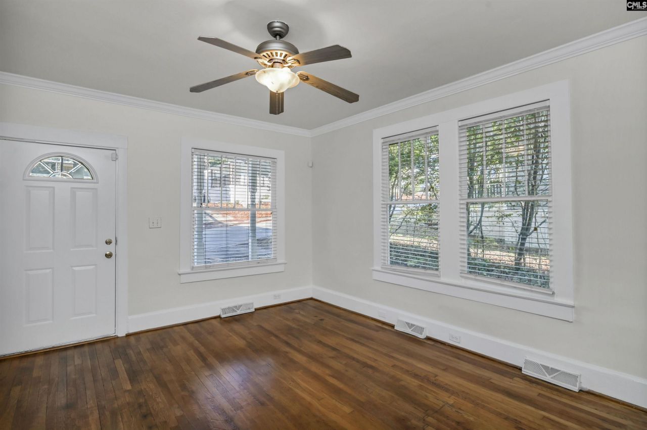 906 Beaufort Street Photo 4