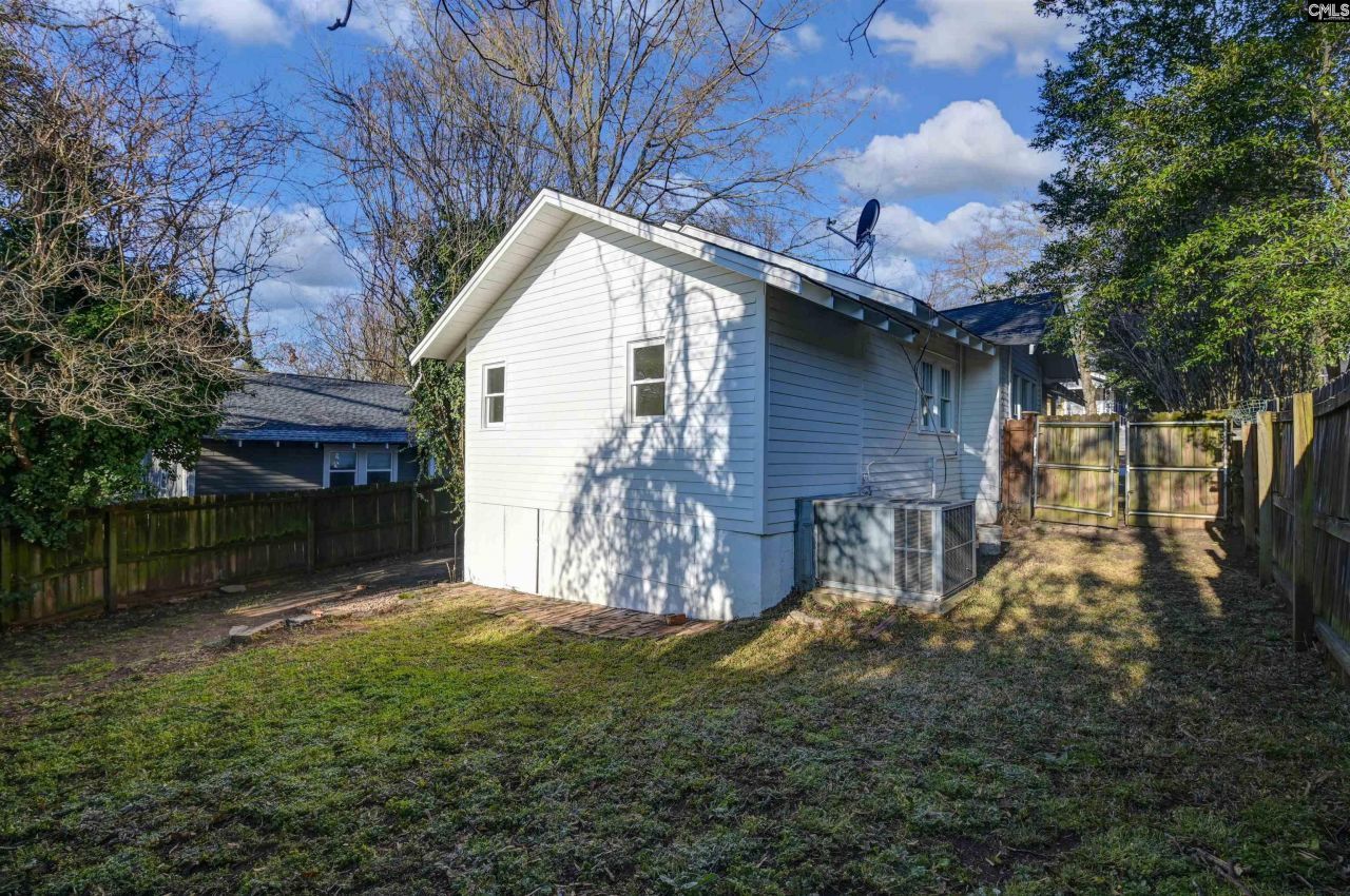 906 Beaufort Street Photo 40