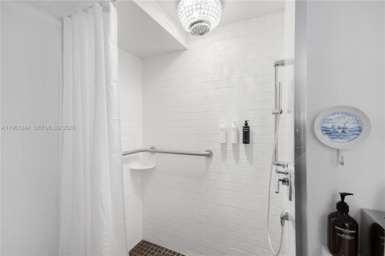 1100 West Ave , Unit 408, Miami Beach, FL 33139 Photo