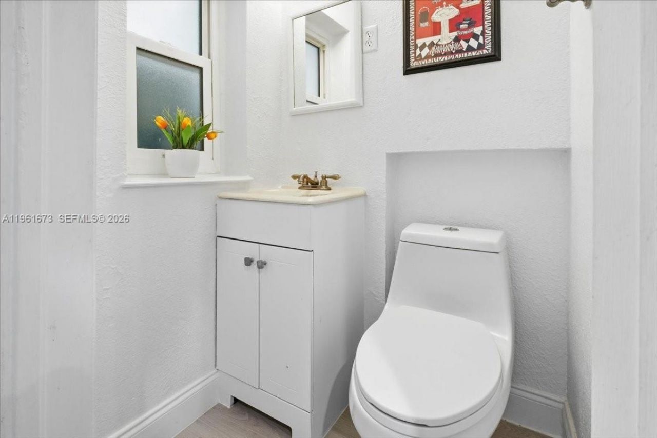 2400 SW 21st Ter, Miami, FL 33145 Photo