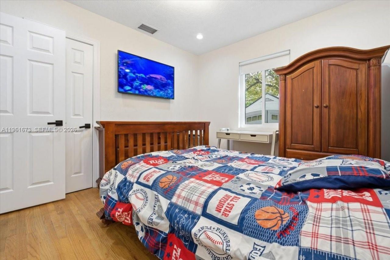 2400 SW 21st Ter, Miami, FL 33145 Photo