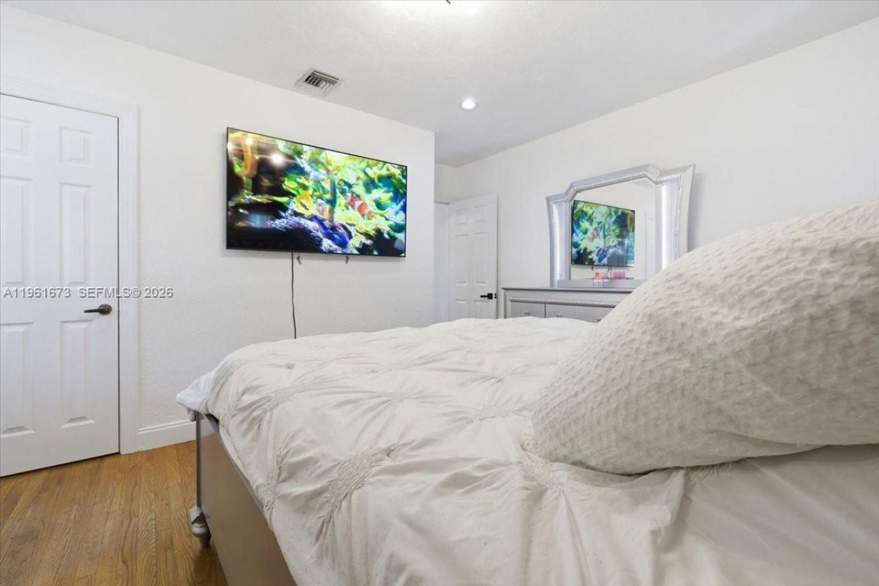 2400 SW 21st Ter, Miami, FL 33145 Photo