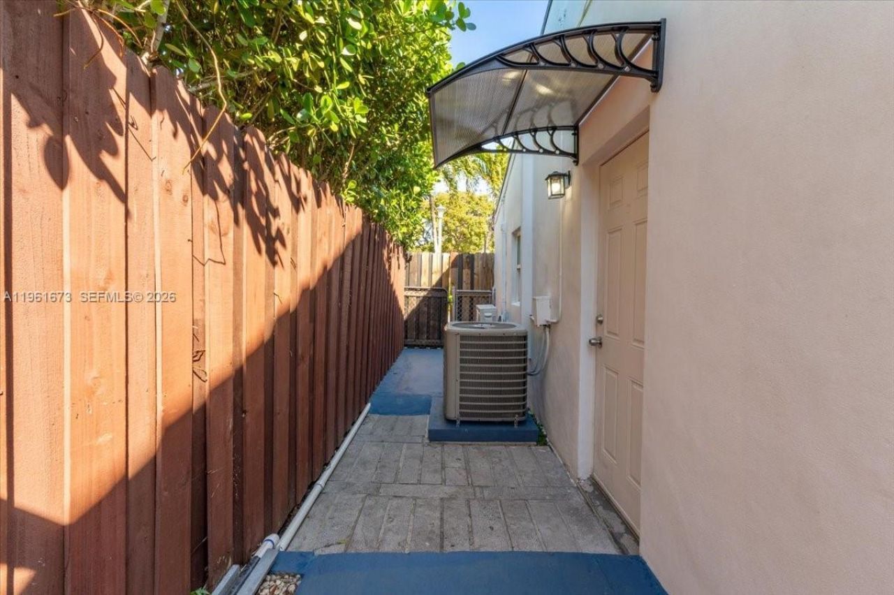 2400 SW 21st Ter, Miami, FL 33145 Photo