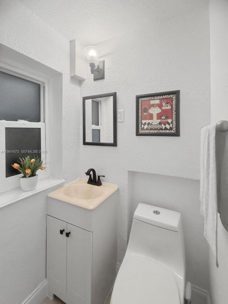 2400 SW 21st Ter, Miami, FL 33145 Photo