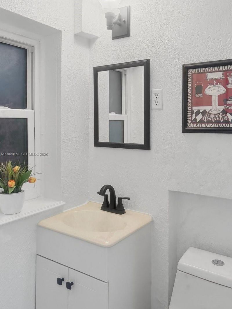 2400 SW 21st Ter, Miami, FL 33145 Photo