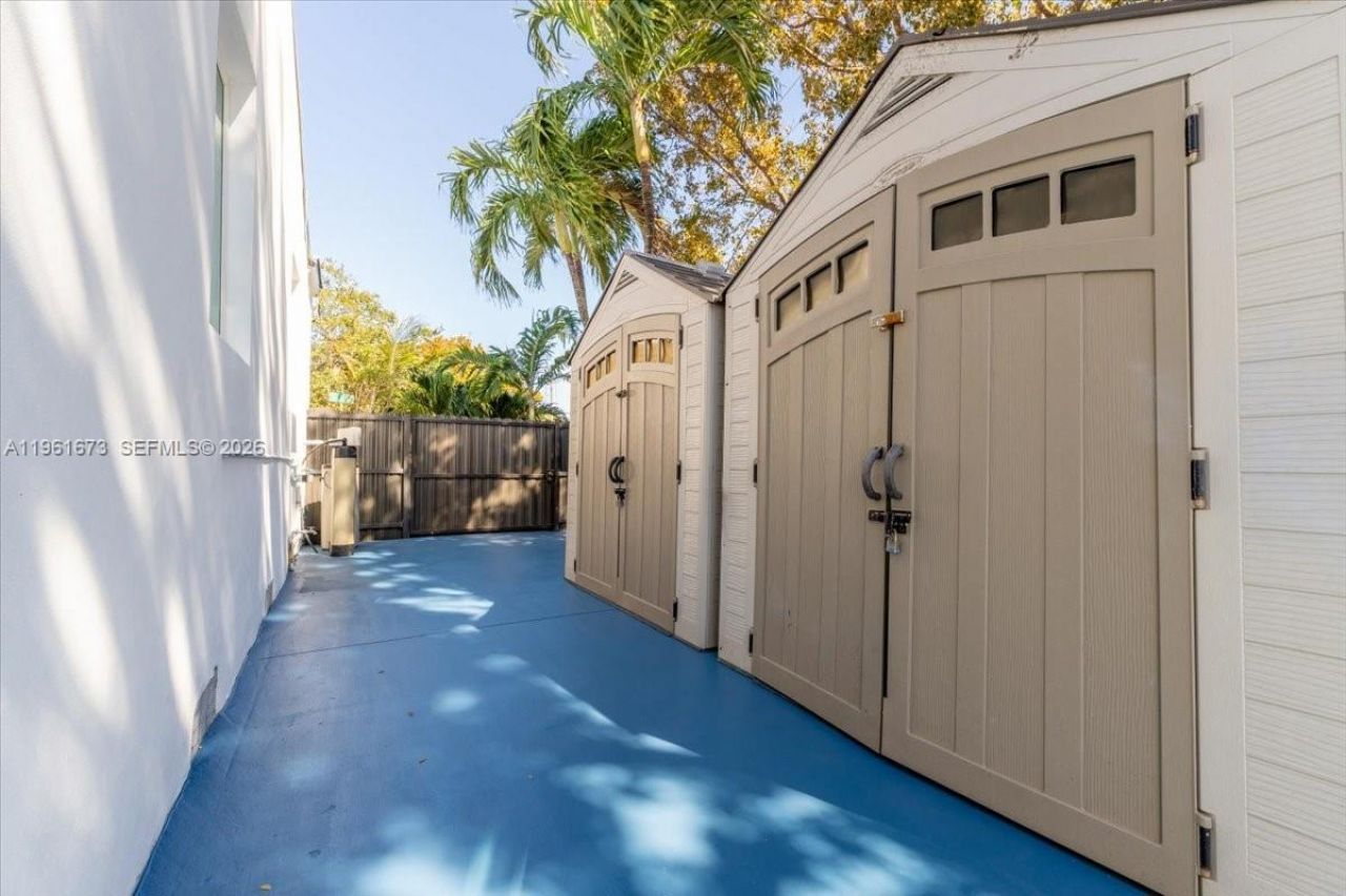 2400 SW 21st Ter, Miami, FL 33145 Photo