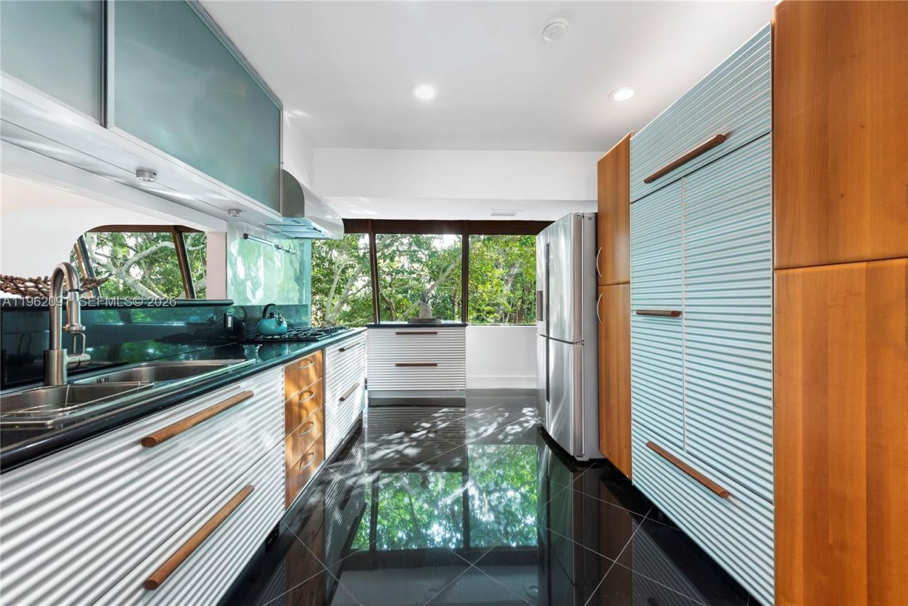 19860 NE 24th Ct, Miami, FL 33180 Photo