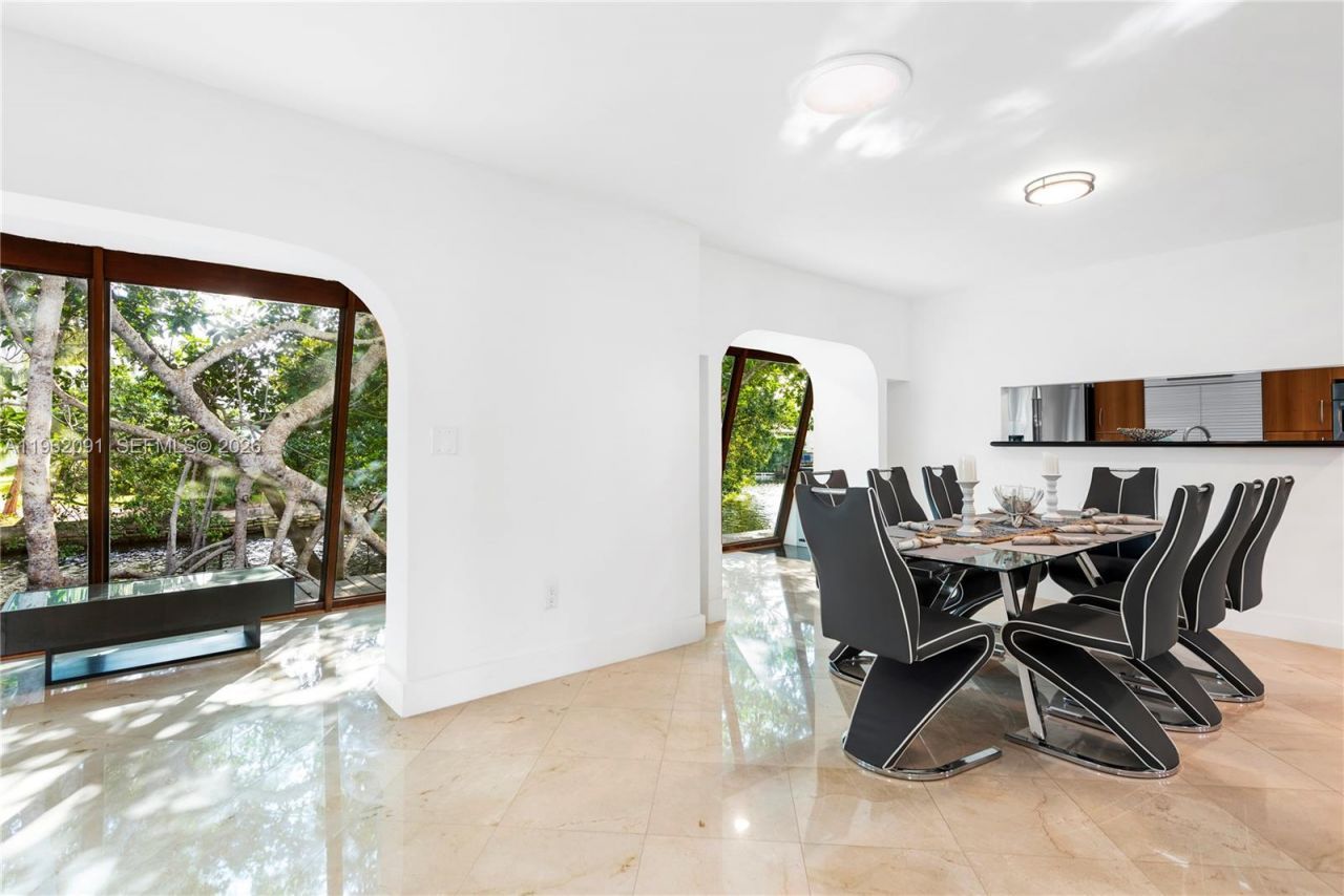 19860 NE 24th Ct, Miami, FL 33180 Photo