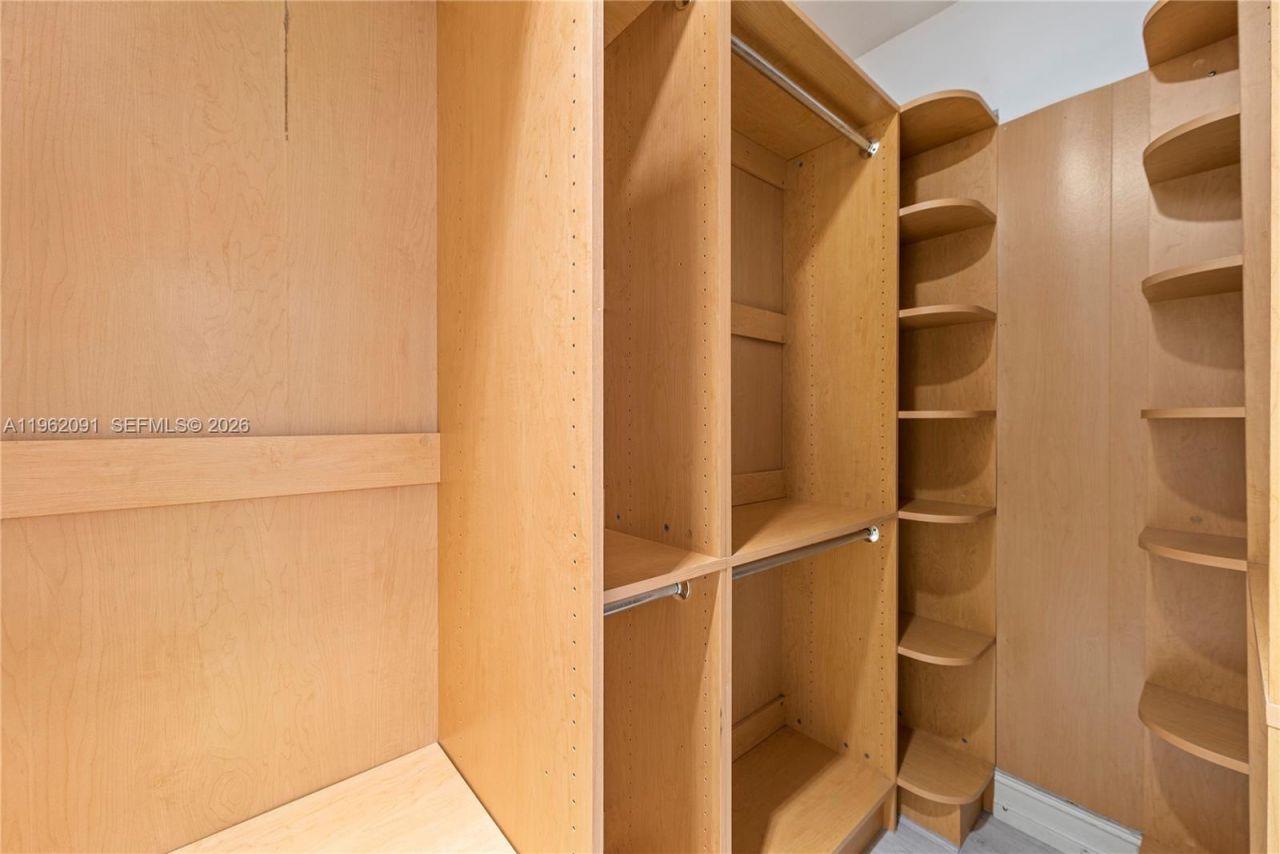 19860 NE 24th Ct, Miami, FL 33180 Photo