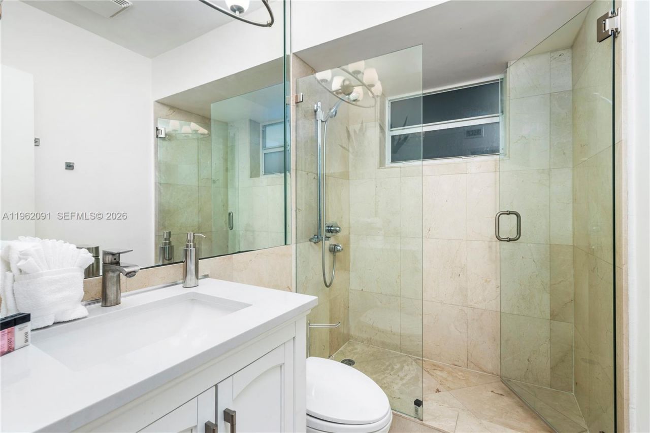 19860 NE 24th Ct, Miami, FL 33180 Photo