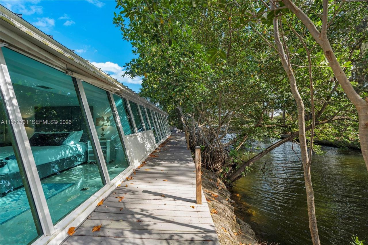 19860 NE 24th Ct, Miami, FL 33180 Photo