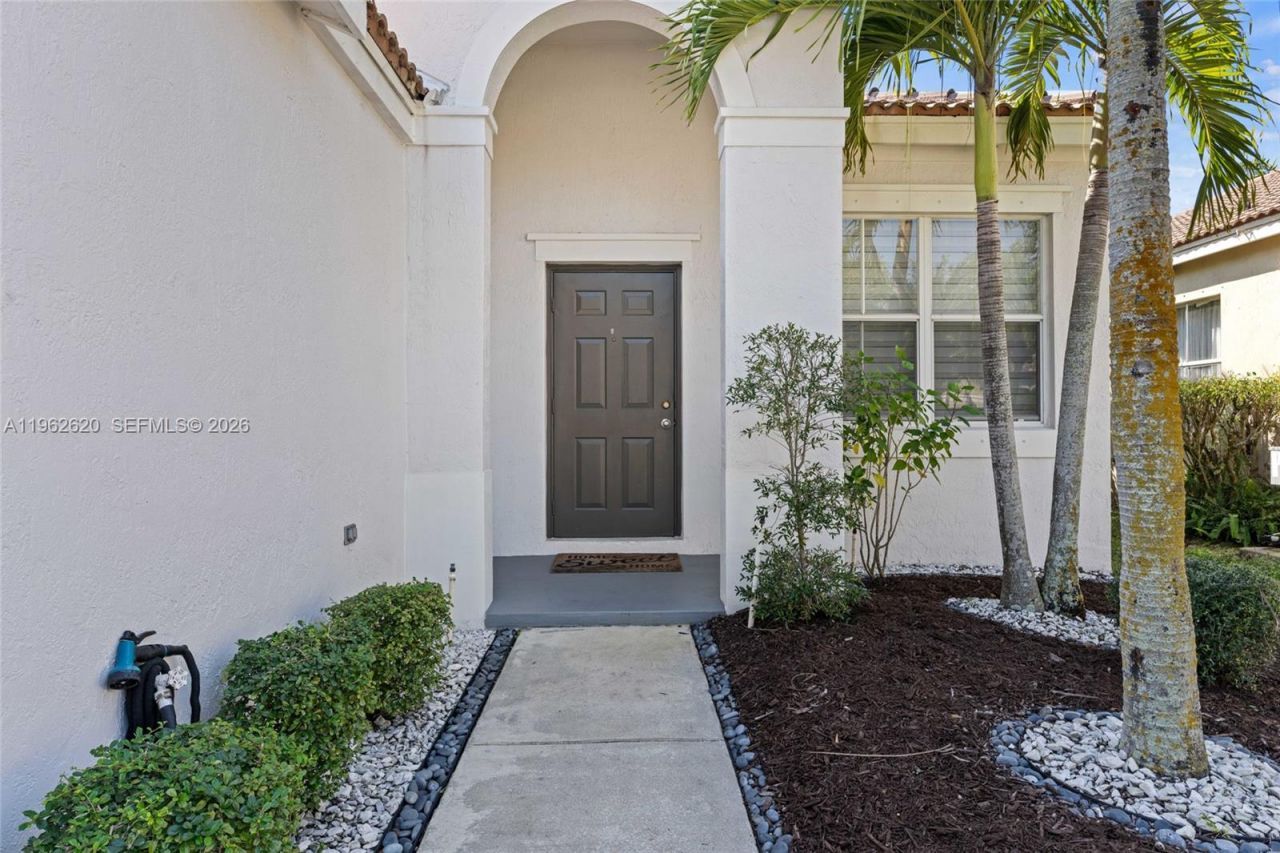 625 Bald Cypress Rd, Weston, FL 33327 Photo