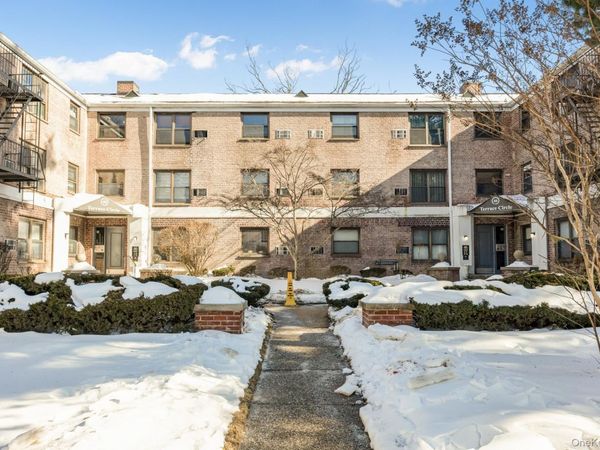 46 Terrace Circle, Unit 3F, Great Neck, NY 11021