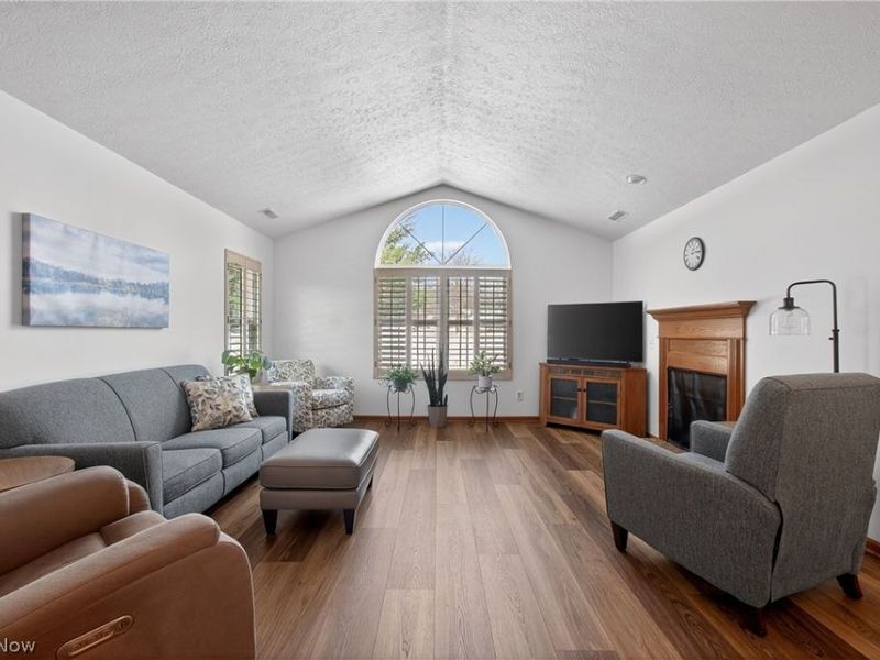 161 Beau Chemin Avenue, Louisville, OH 44641 Photo 4