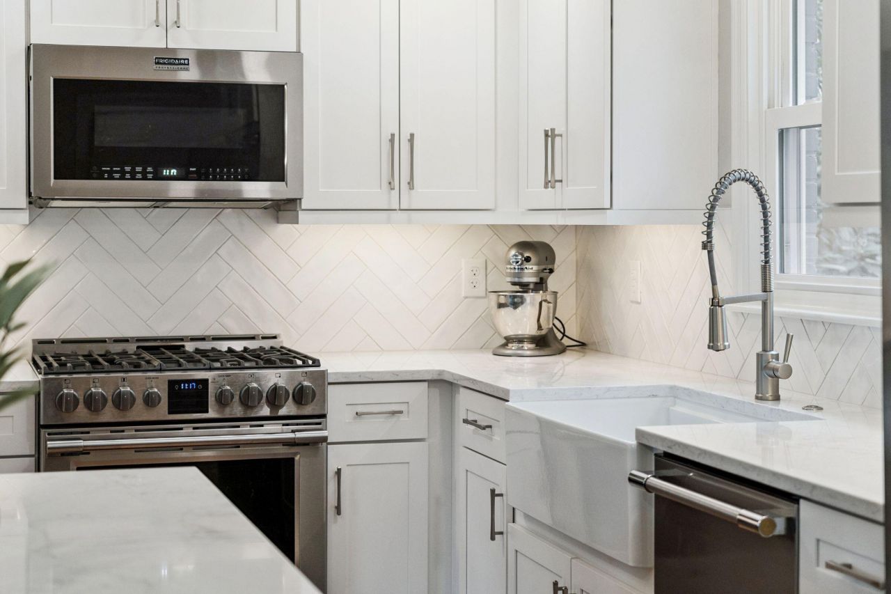 1131 Crull Drive Photo 3