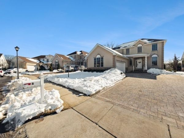 8 Patton Ct, Manalapan, NJ 07726