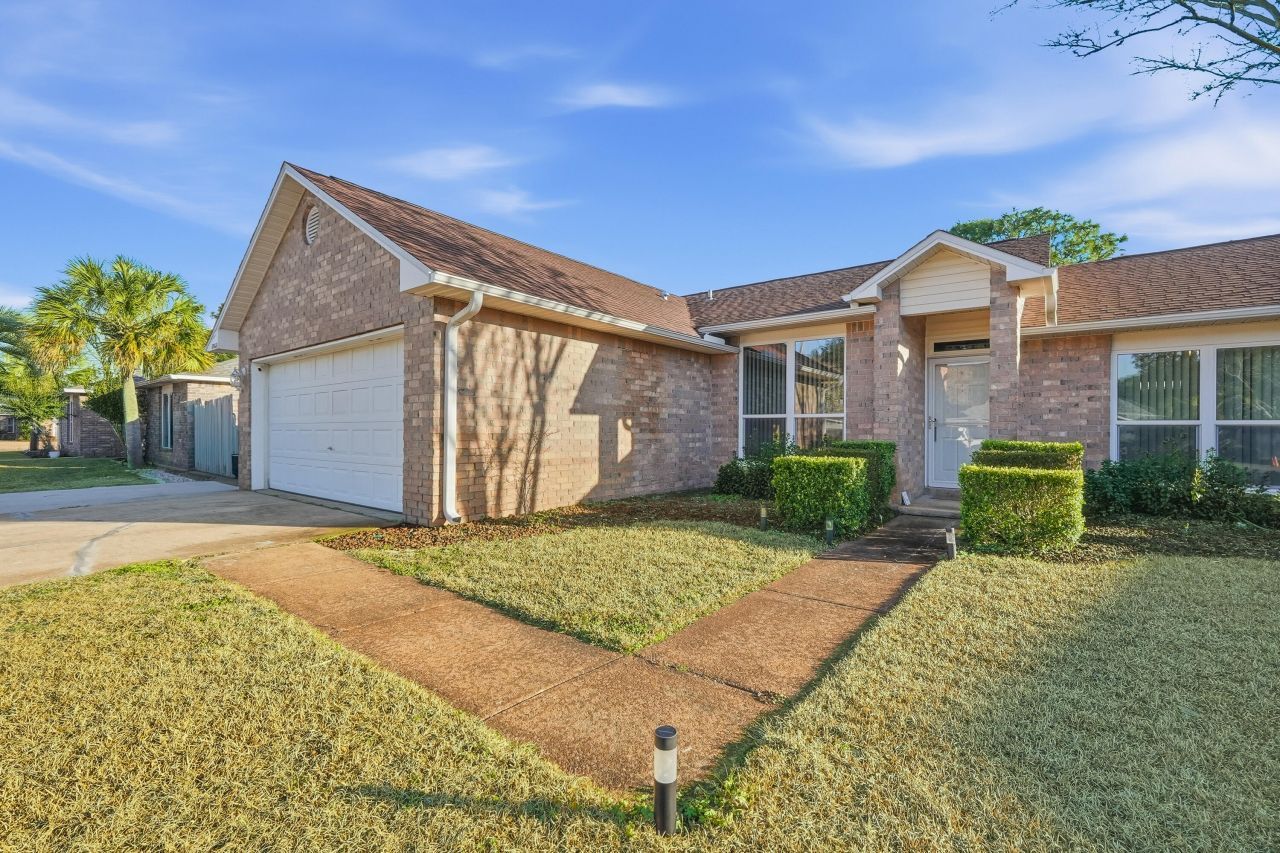 8563 Vehlin Court, Navarre, FL 32566 Main Photo