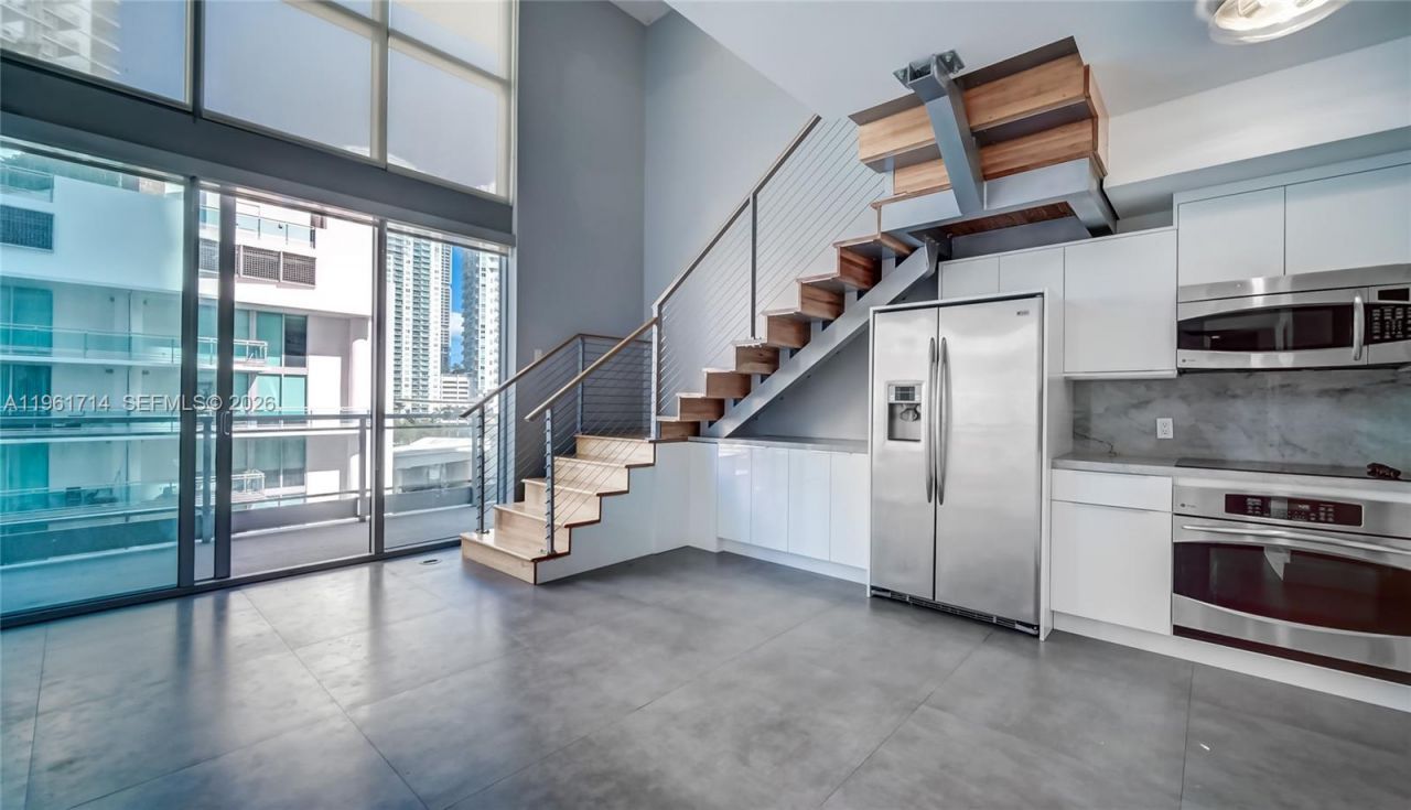 90 SW 3rd St, Unit TH706, Miami, FL 33130 Photo