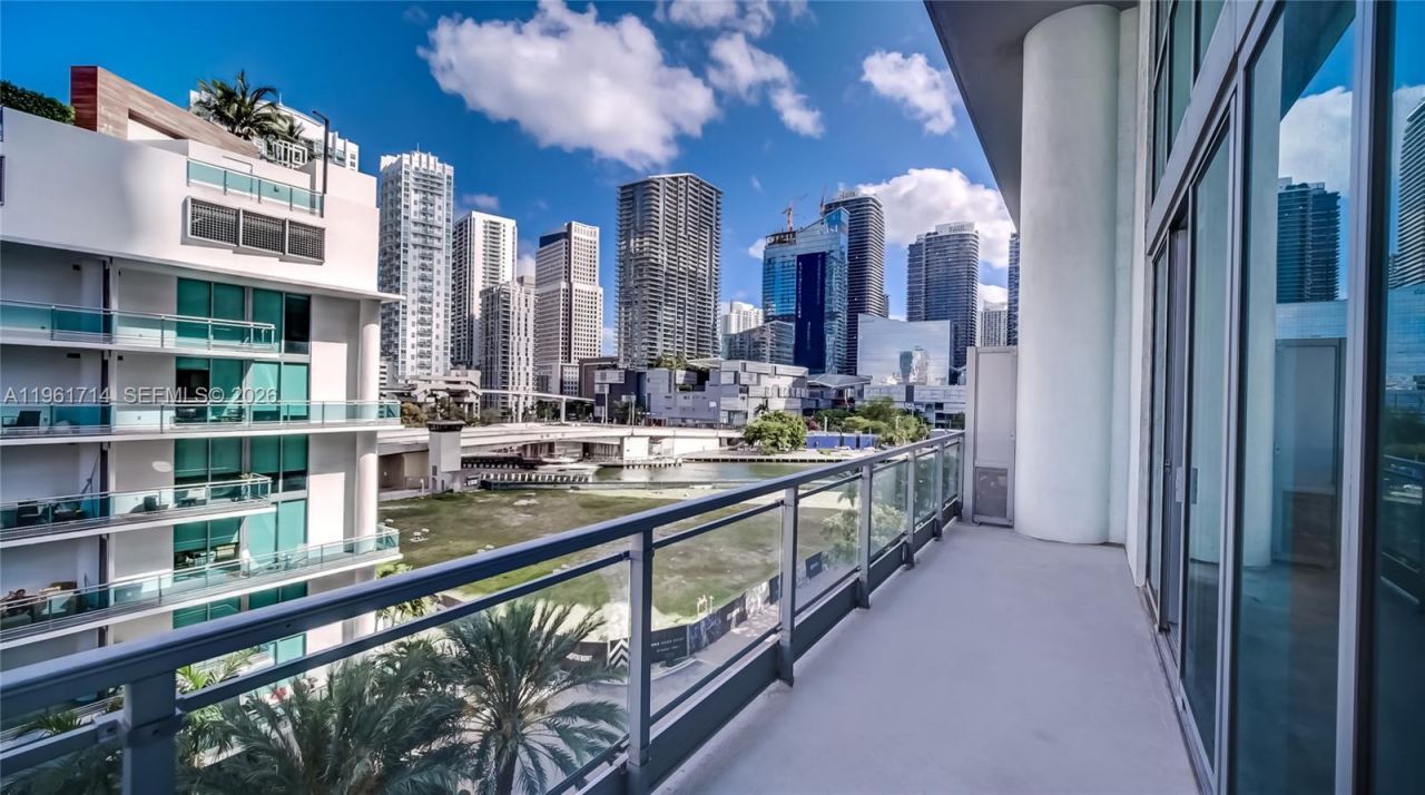 90 SW 3rd St, Unit TH706, Miami, FL 33130 Photo