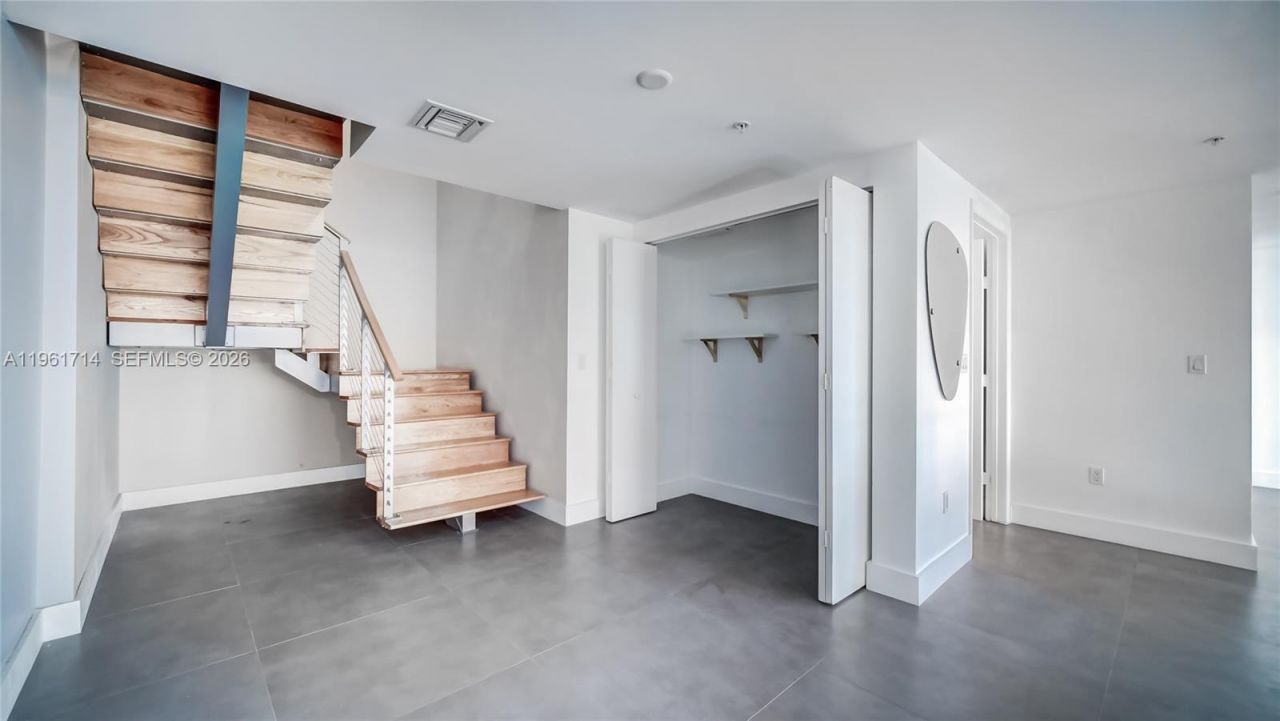 90 SW 3rd St, Unit TH706, Miami, FL 33130 Photo