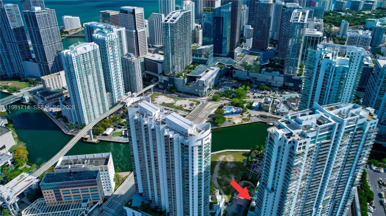 90 SW 3rd St, Unit TH706, Miami, FL 33130 Photo