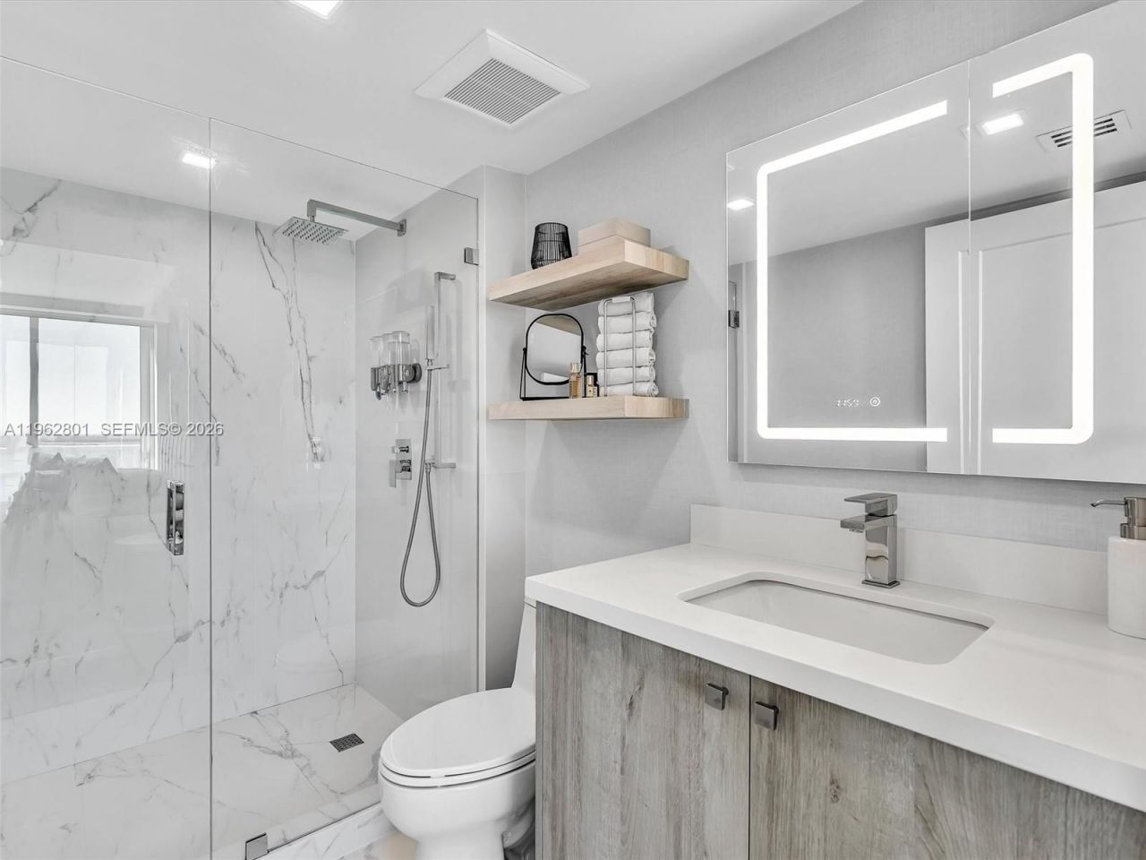 1155 Brickell Bay Dr, Unit 2011, Miami, FL 33131 Photo