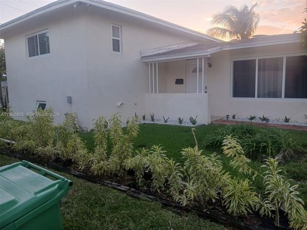 1260 NE 200th Ter , Miami, FL 33179