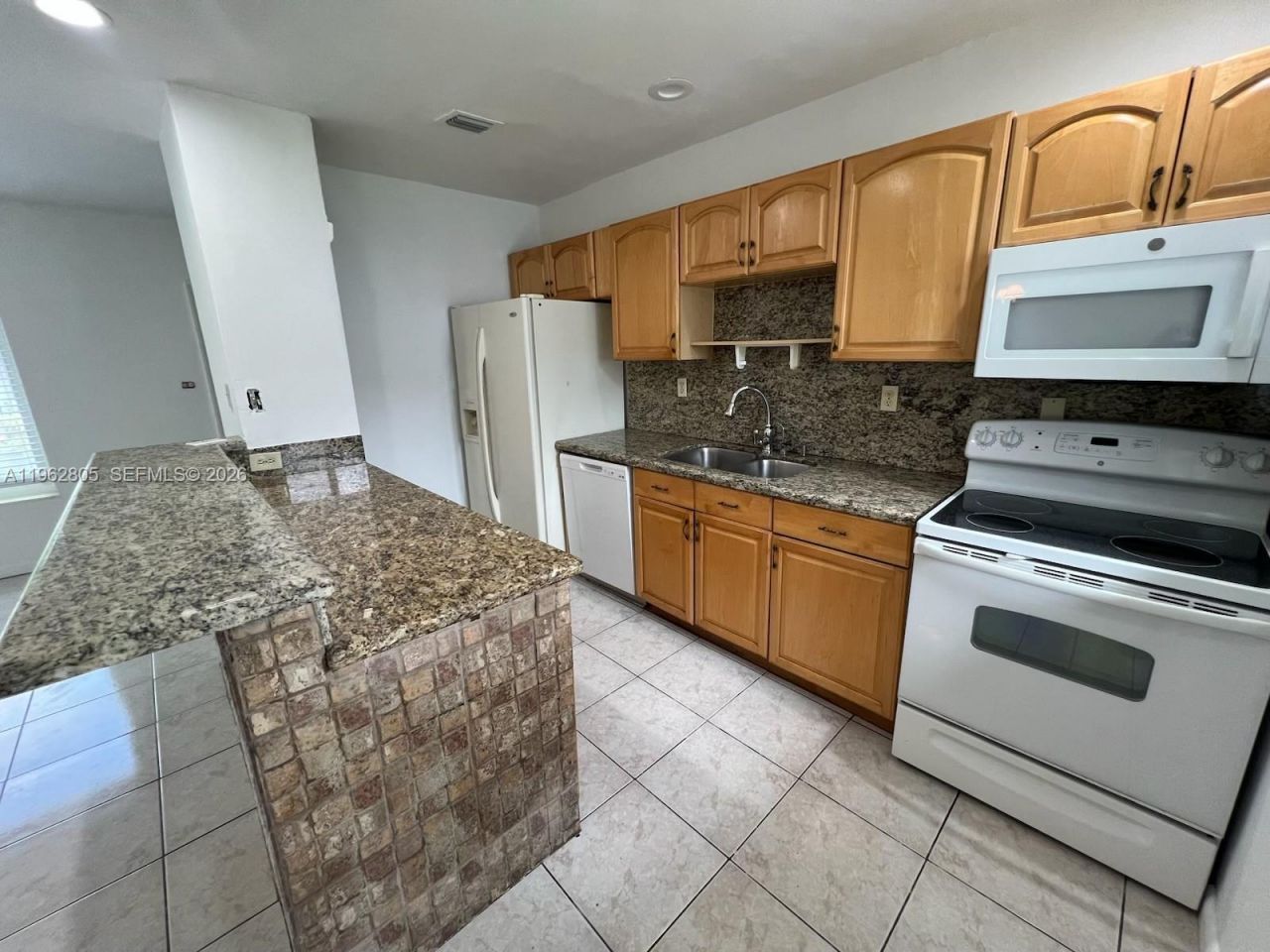 1260 NE 200th Ter, Miami, FL 33179 Photo