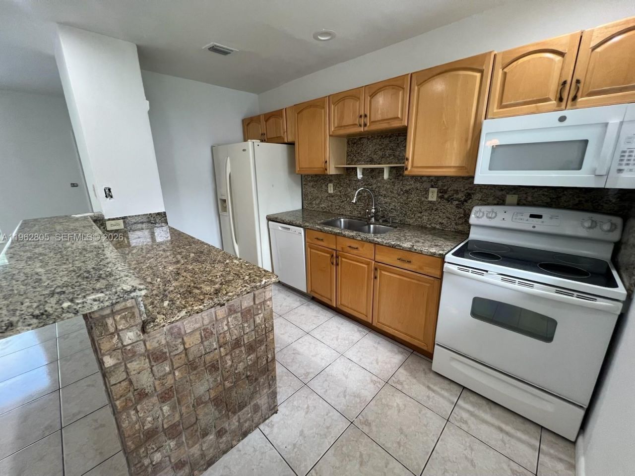 1260 NE 200th Ter, Miami, FL 33179 Photo