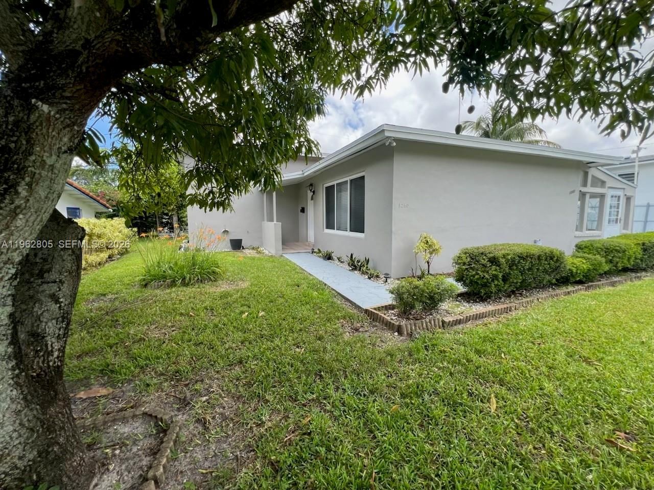 1260 NE 200th Ter, Miami, FL 33179 Photo