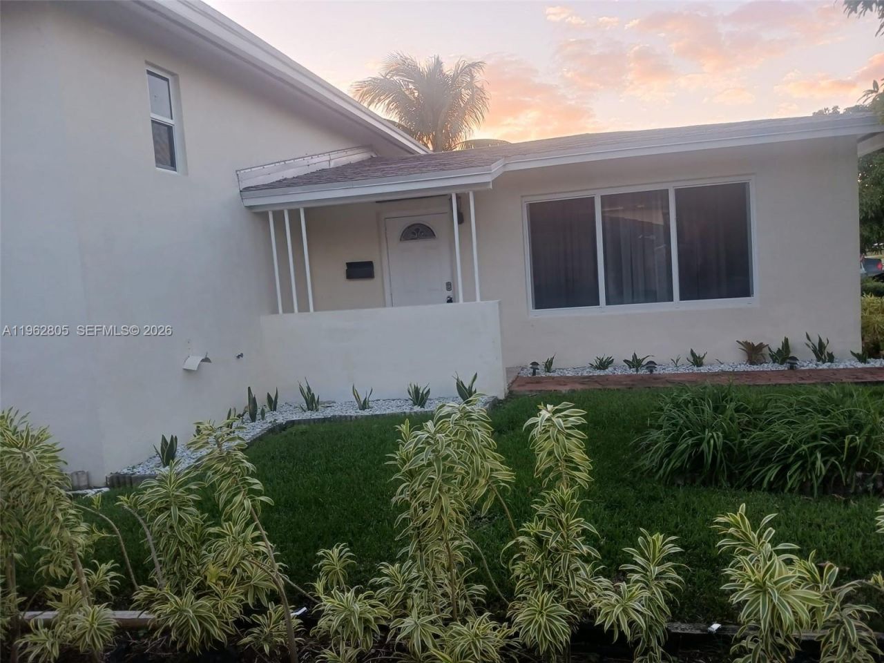 1260 NE 200th Ter, Miami, FL 33179 Photo