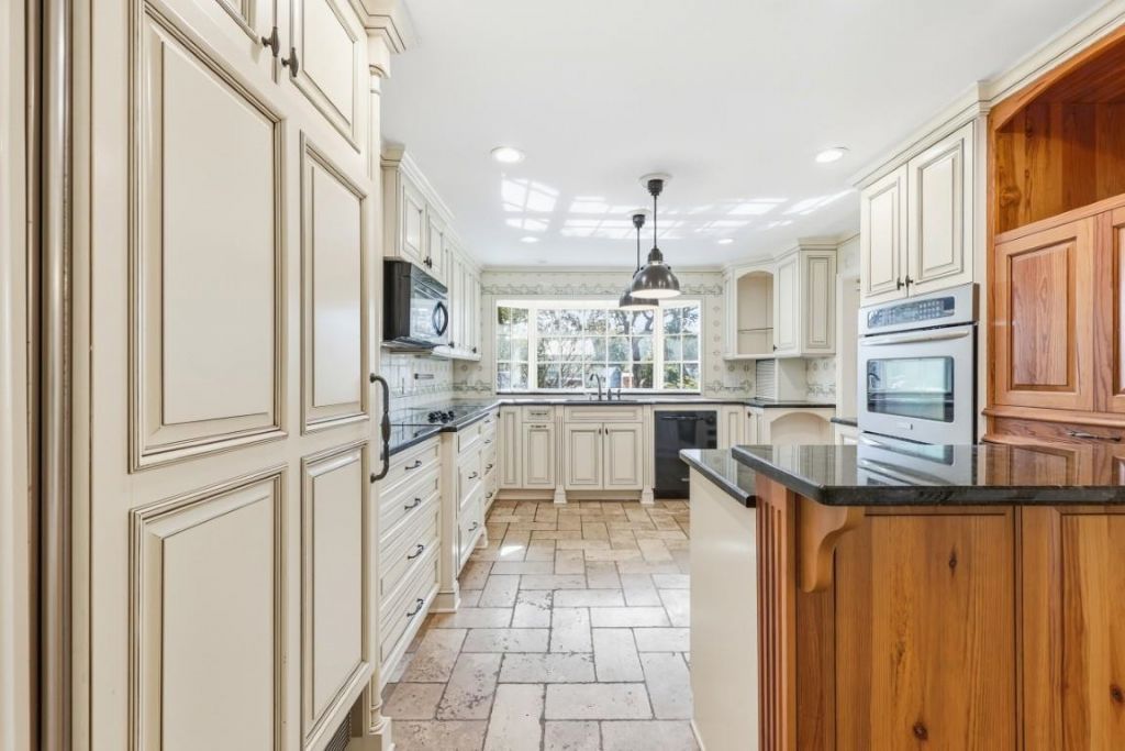 571 Fernwood Rd. Photo 6