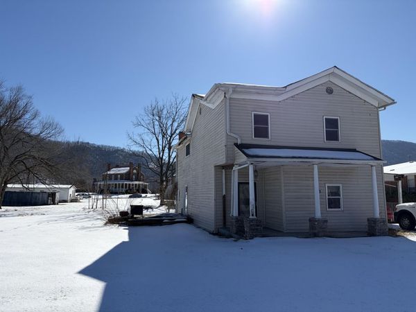 733 Anderson ST, Glasgow, VA 24555