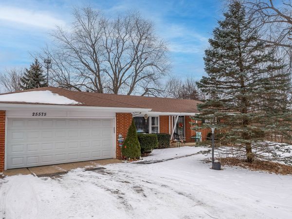 25575 N Fairfield Road, Hawthorn Woods, IL 60047
