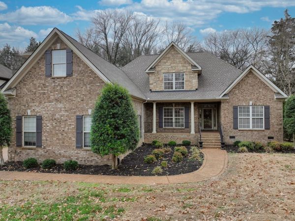 1056 Island Brook Dr, Hendersonville, TN 37075