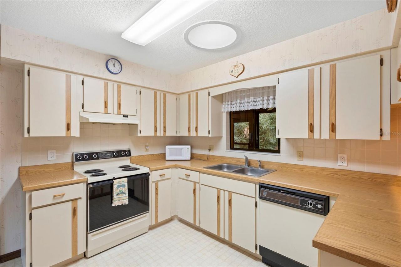 646 Yupon Avenue, New Smyrna Beach, FL 32169 Photo