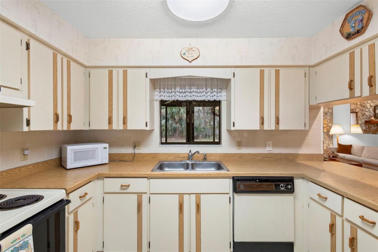 646 Yupon Avenue, New Smyrna Beach, FL 32169 Photo